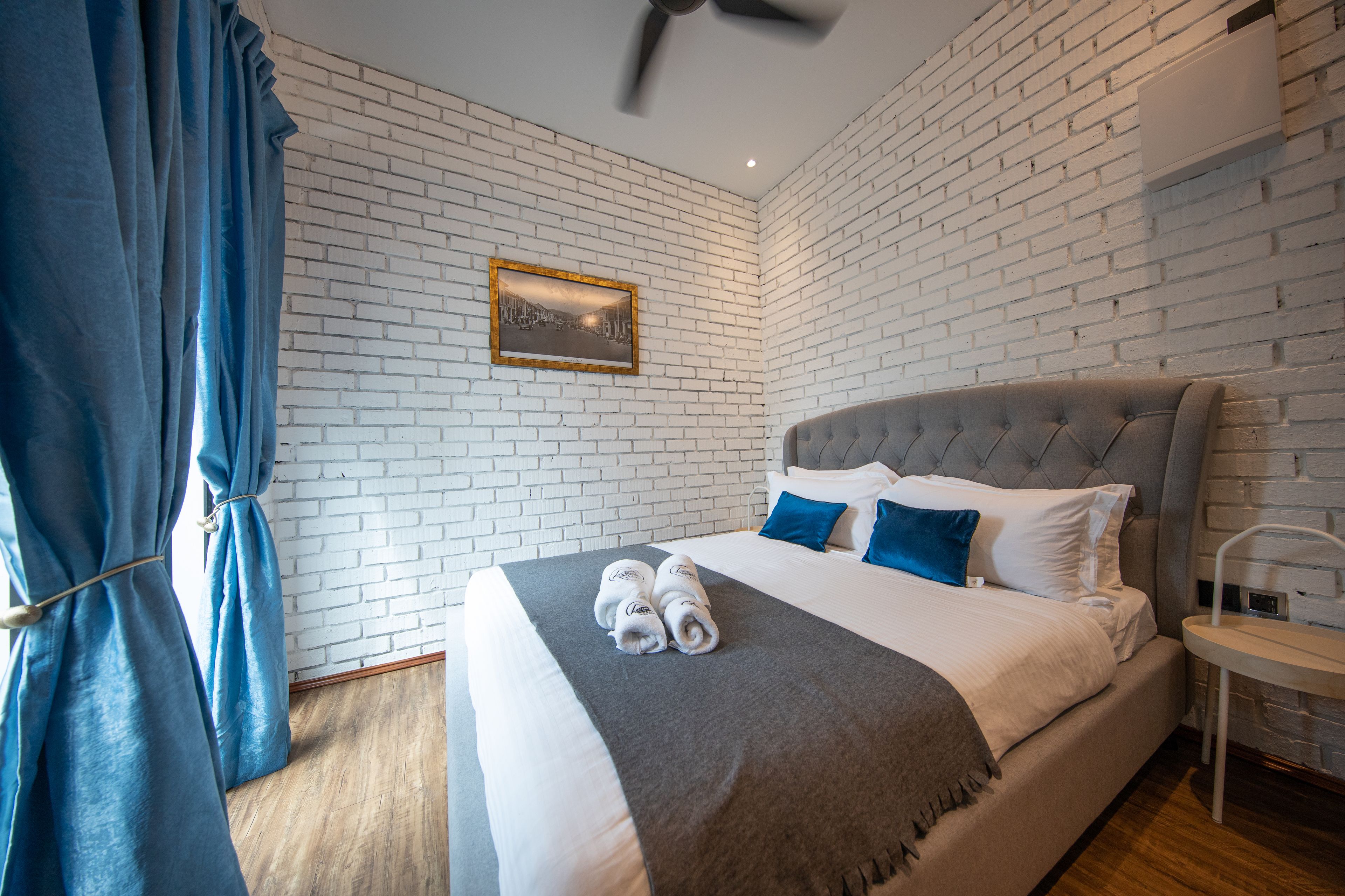 room, garden view | premium bedding, minibar, in-room safe, desk