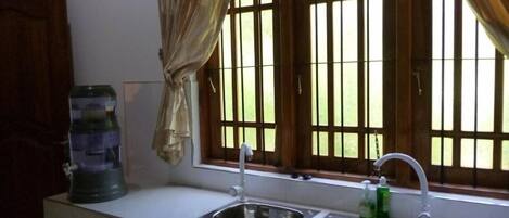 Refrigerador, horno, lavavajillas, tetera/pava eléctrica