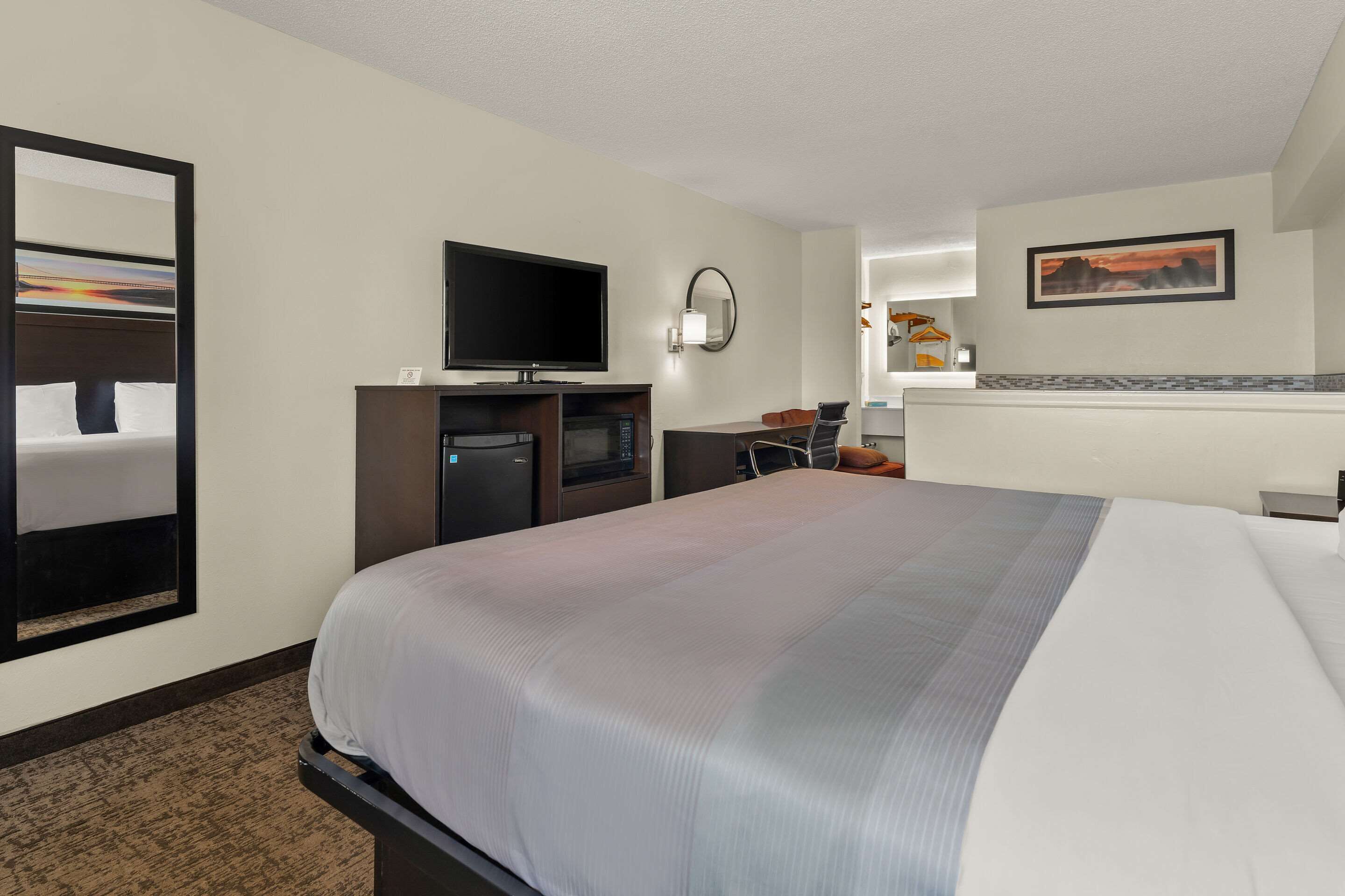 Standard Room, 1 King Bed, Non Smoking | Pillowtop beds, laptop workspace, blackout drapes, iron/ironing board