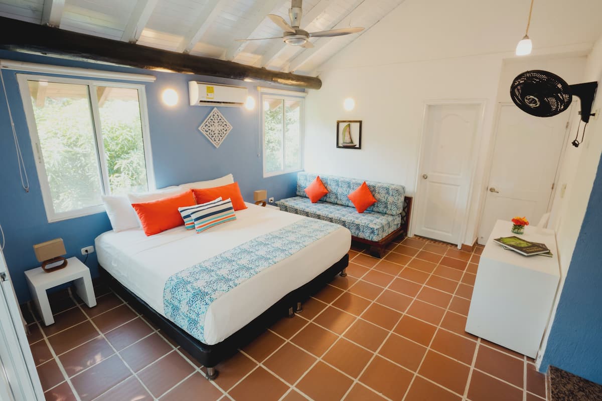 Kamar Triple | 1 kamar tidur, brankas, Wi-Fi gratis, dan seprai linen