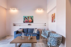 32-inch LED TV with cable channels, TV - Marina's Villas (Malevizi)