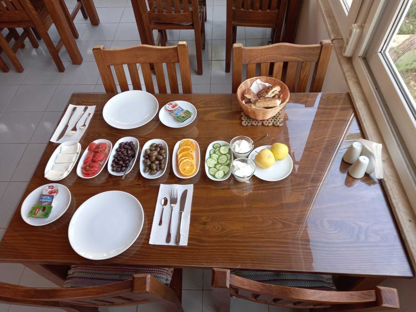 Desayuno completo gratuito y diario