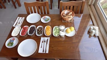 Desayuno completo gratuito y diario