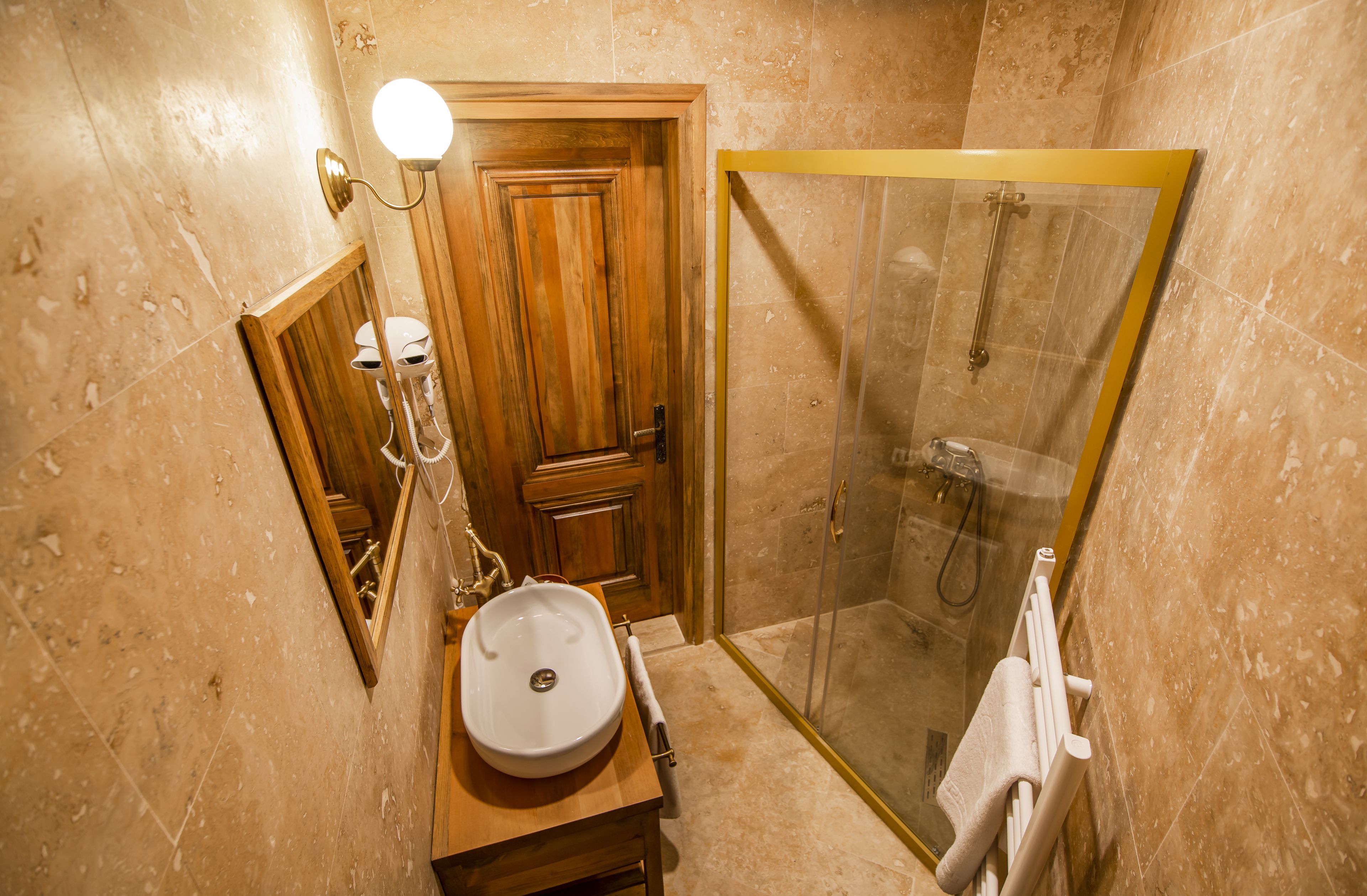 standard double or twin room | bathroom | shower, hydromassage showerhead, hair dryer, slippers