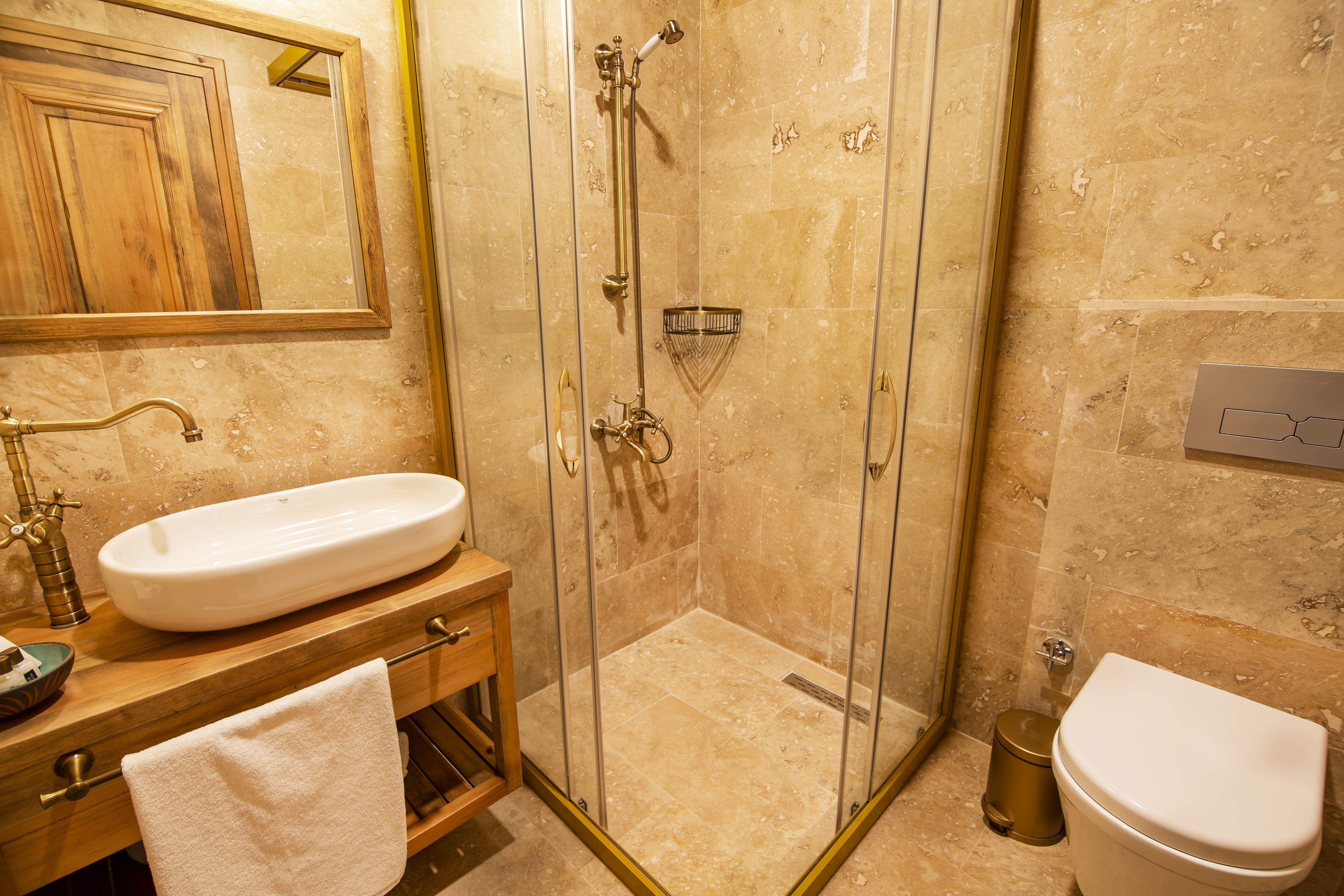 standard double room | bathroom | shower, hydromassage showerhead, hair dryer, slippers