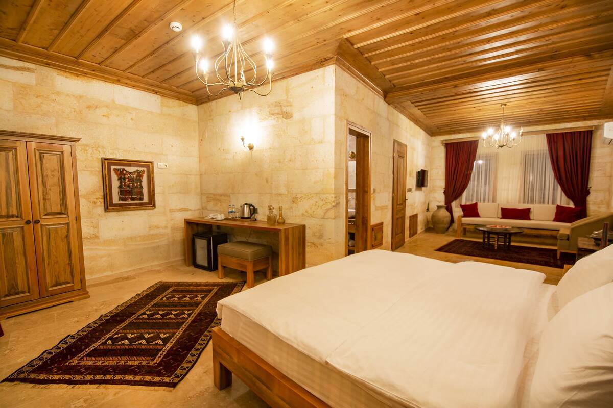 Premium bedding, minibar, individually decorated, individually furnished