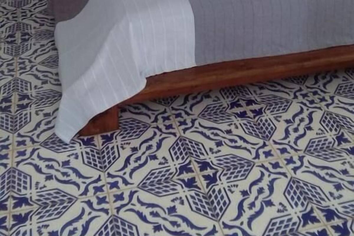 Habitación Deluxe | Decoración personalizada, muebles diferentes, escritorio y ropa de cama