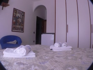 Cofres nos quartos, quartos à prova de som, Wi-Fi de cortesia