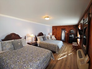 The Clear View Room (Pet Friendly) | Individually decorated, individually furnished, blackout drapes - McKinley Edwards Inn (Bryson City)