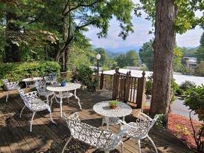 Property grounds - McKinley Edwards Inn (Bryson City)