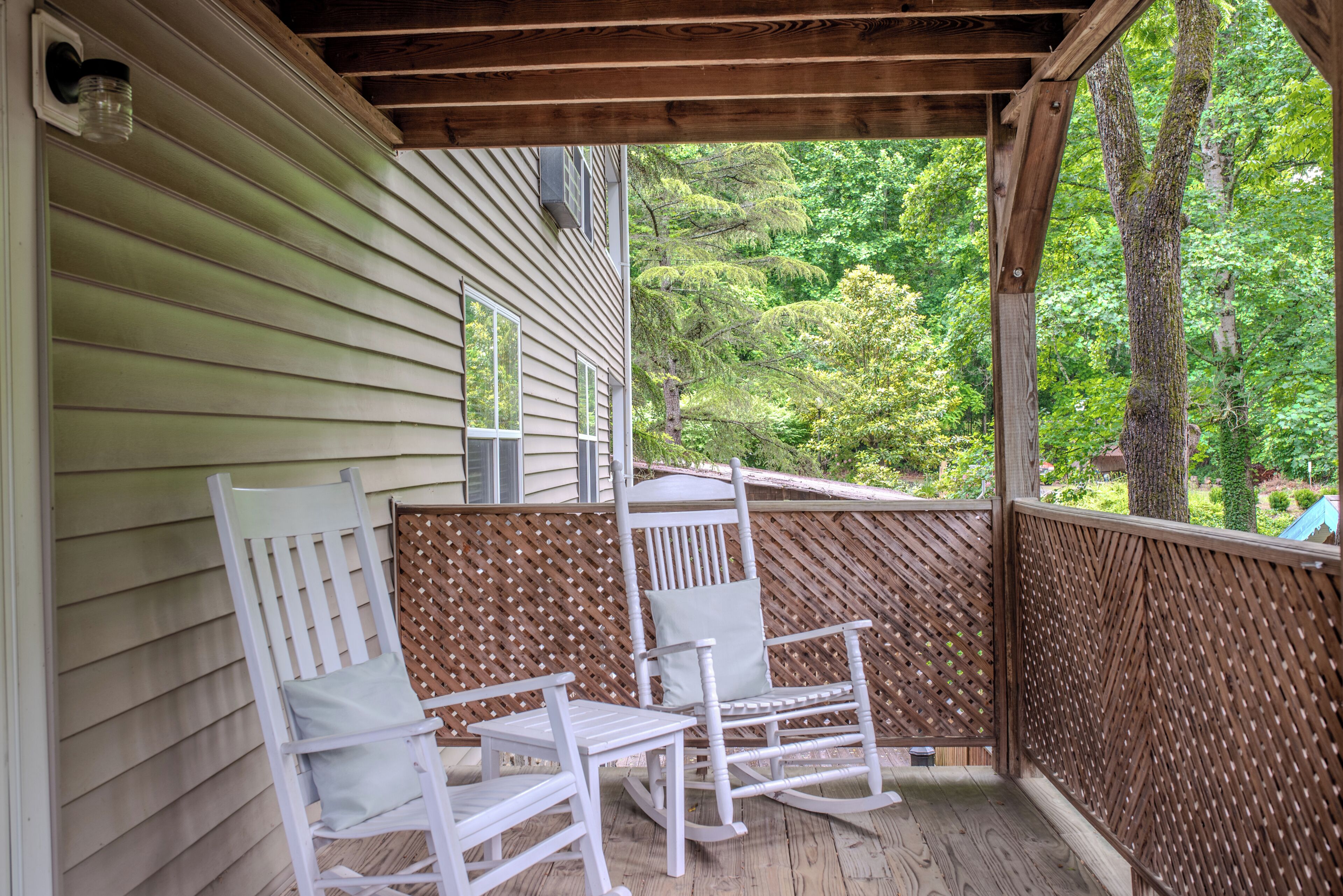 The McKinley Edwards Room (Pet Friendly) | Terrace/patio