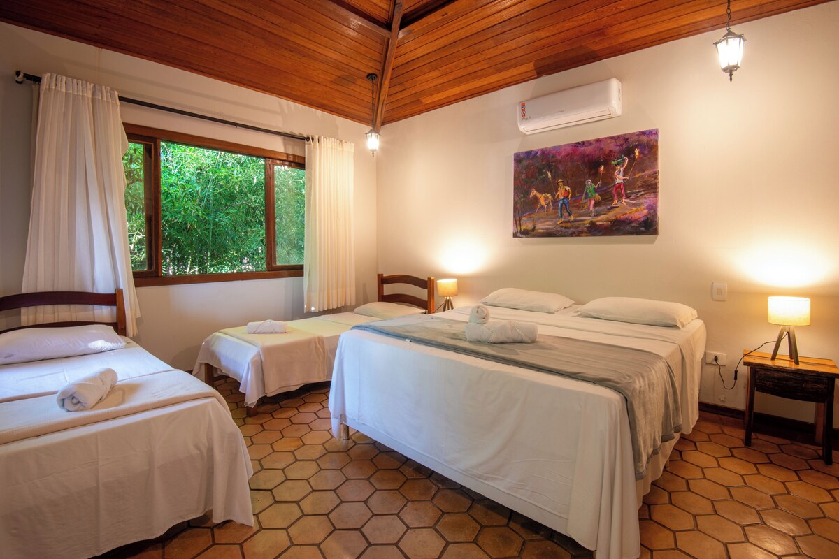 Standard Quadruple Room | Soundproofing, WiFi (free), bed sheets
