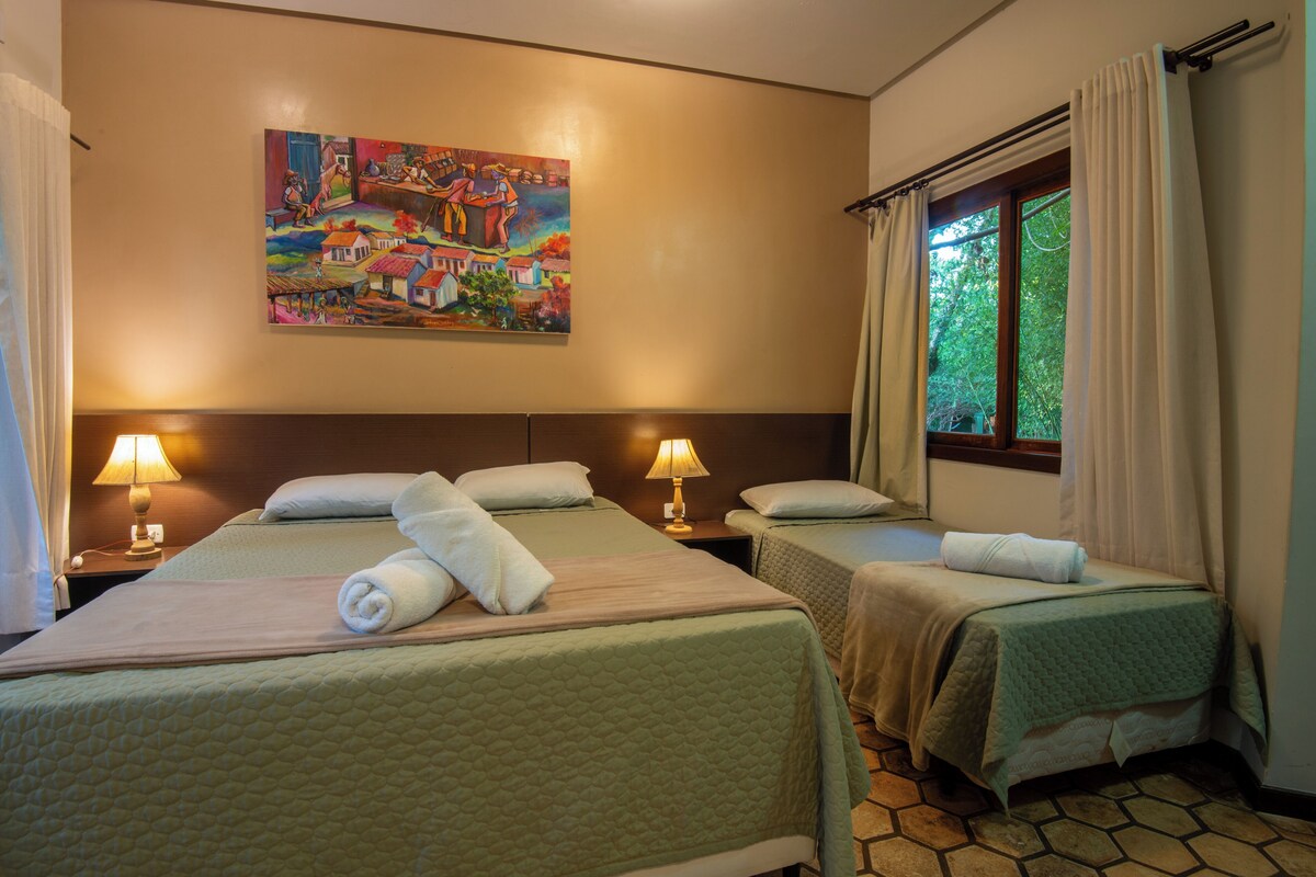 Standard Triple Room | Soundproofing, WiFi (free), bed sheets