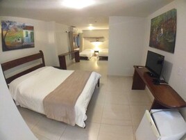 Quartos à prova de som, Wi-Fi de cortesia, roupa de cama