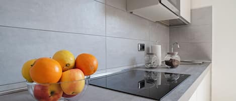 Departamento, 1 habitación | Cocina privada | Refrigerador con congelador, microondas y parrilla de estufa
