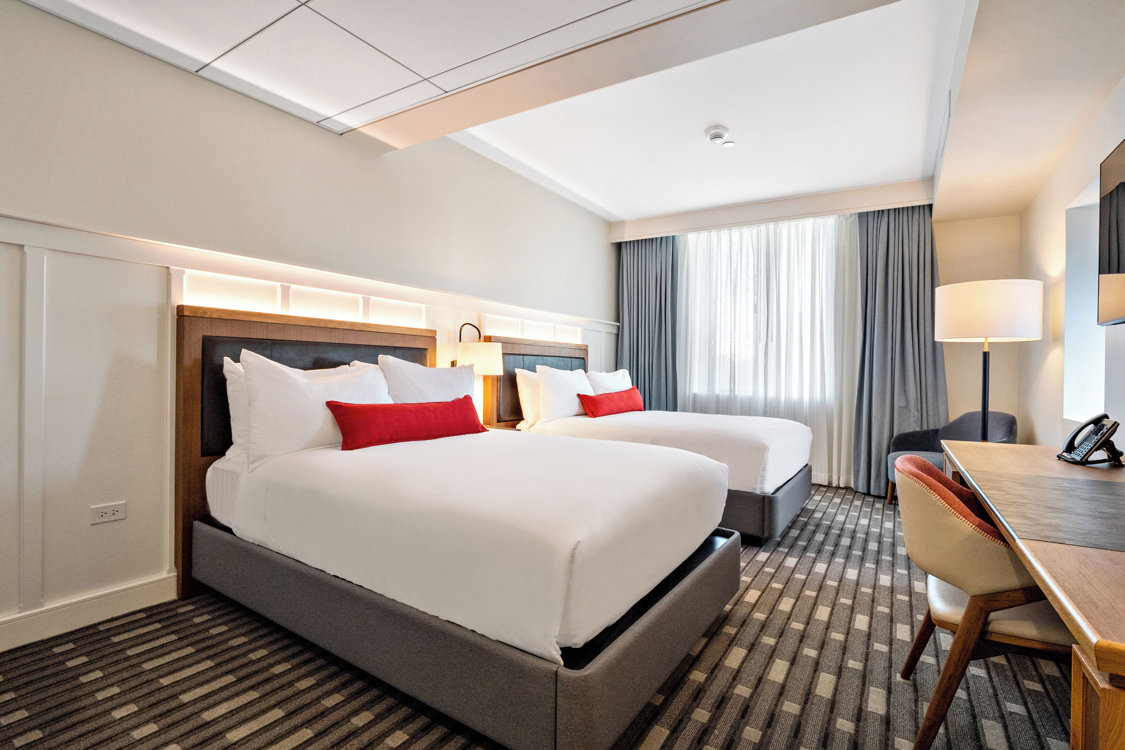 Bộ đồ giường kháng dị ứng, bàn, bàn ủi/dụng cụ ủi quần áo 