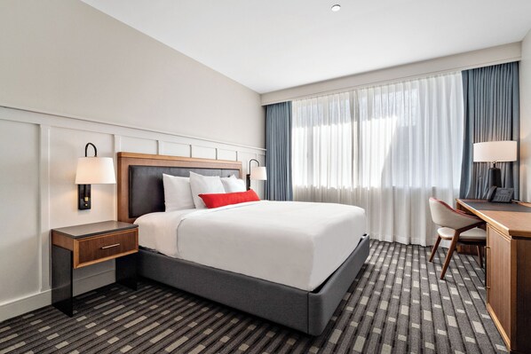 Literie hypoallergénique, bureau, fer et planche à repasser