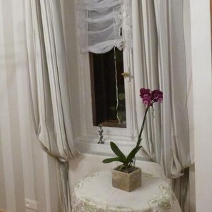 Individually decorated, individually furnished, blackout curtains - Les iris Chambres D Hôtes (Niedermorschwihr)