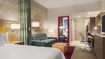 Meja kerja, tirai kedap cahaya, dan setrika/meja setrika