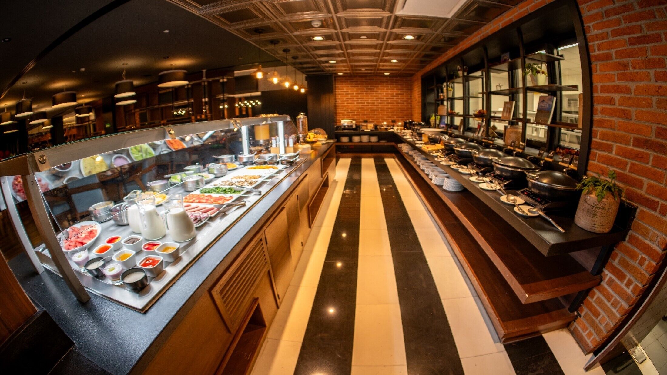 Tägliches Frühstücksbuffet gegen Gebühr