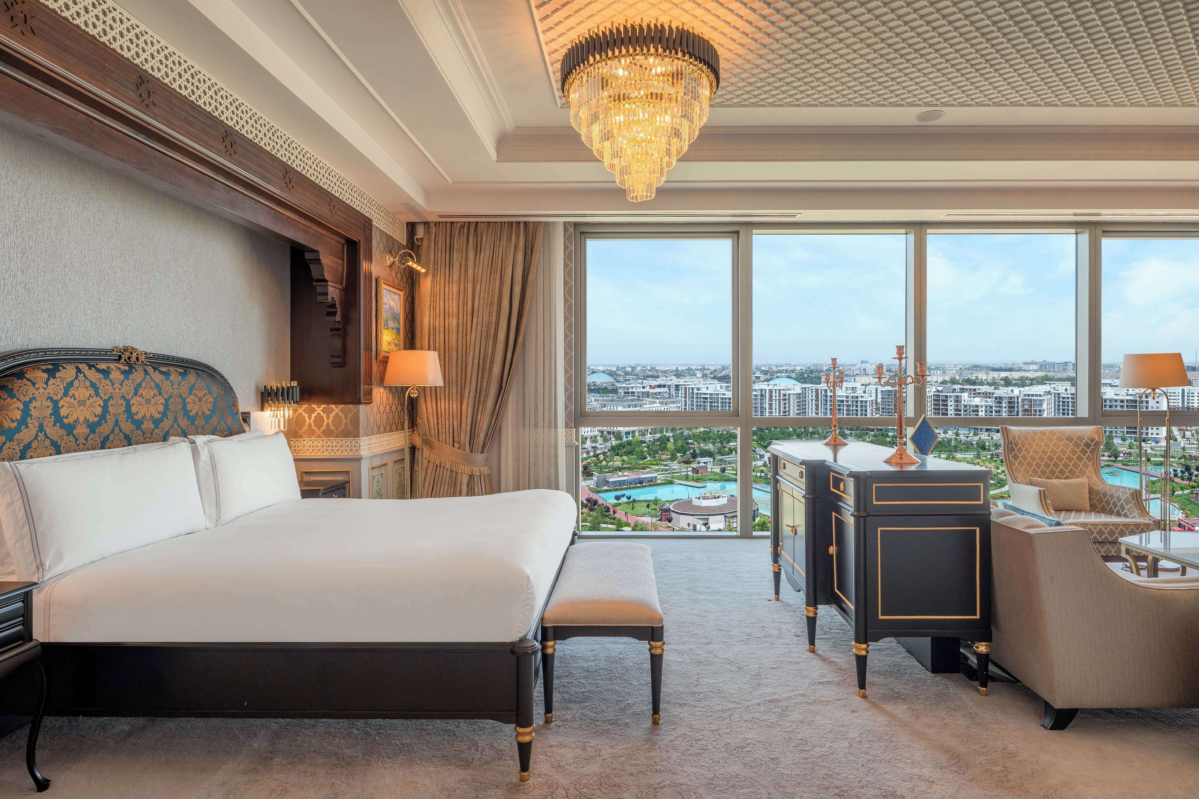 presidential suite (arabic) | minibar, in-room safe, individually decorated, desk