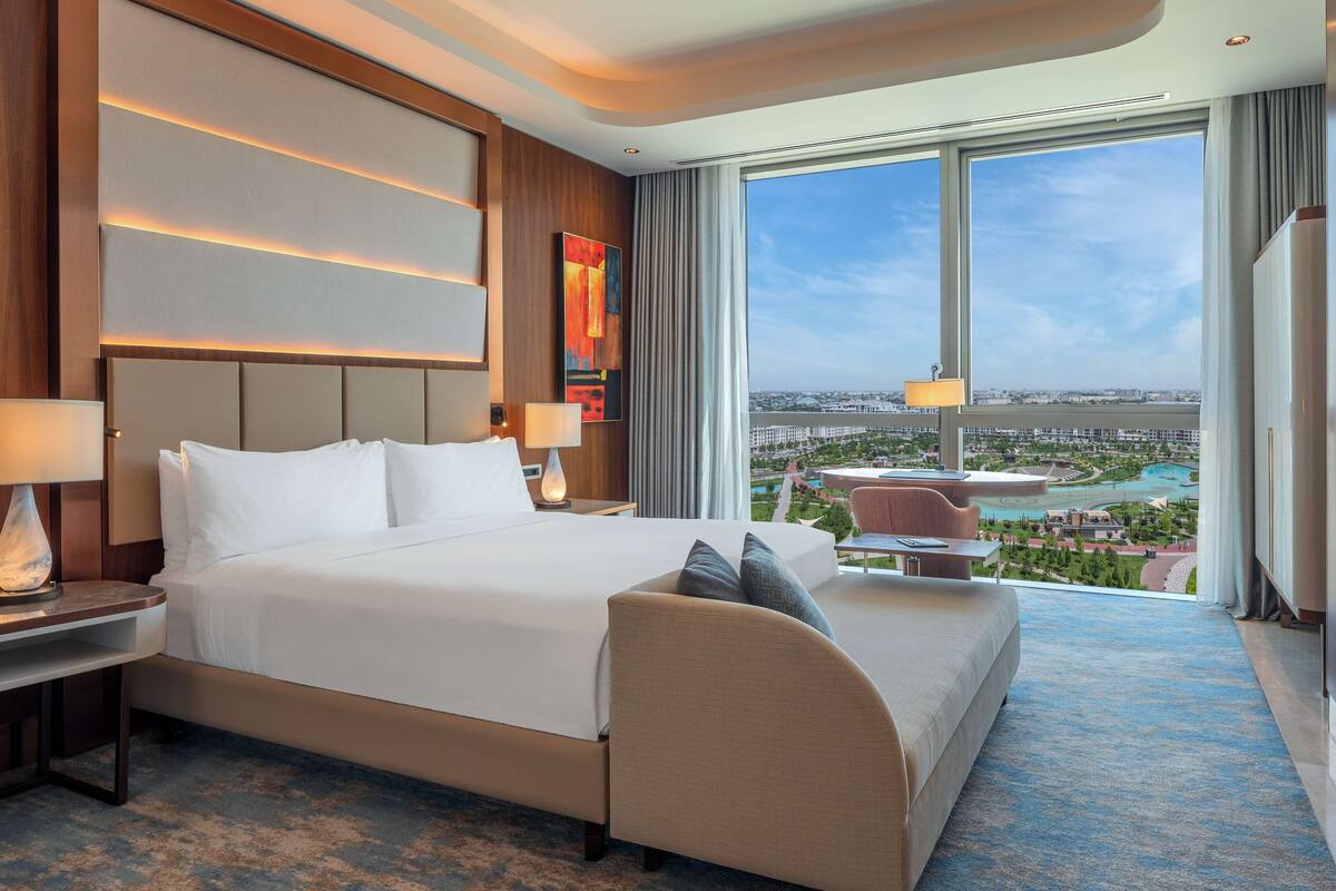 room, 1 king bed | minibar, in-room safe, individually decorated, desk