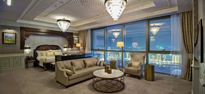 Presidential Suite (Arabic) | Minibar, in-room safe, individually decorated, desk