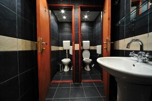 Bathroom - Bed'n'Beer Hostel (Belgrade)