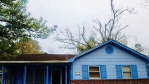 Exterior - Minutes from Downtown (North Charleston)