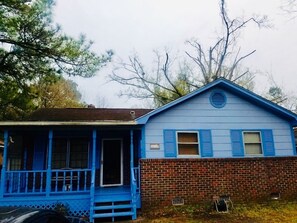 Exterior - Minutes from Downtown (North Charleston)