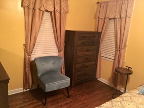 Individually decorated, individually furnished, free WiFi, bed sheets - Minutes from Downtown (North Charleston)