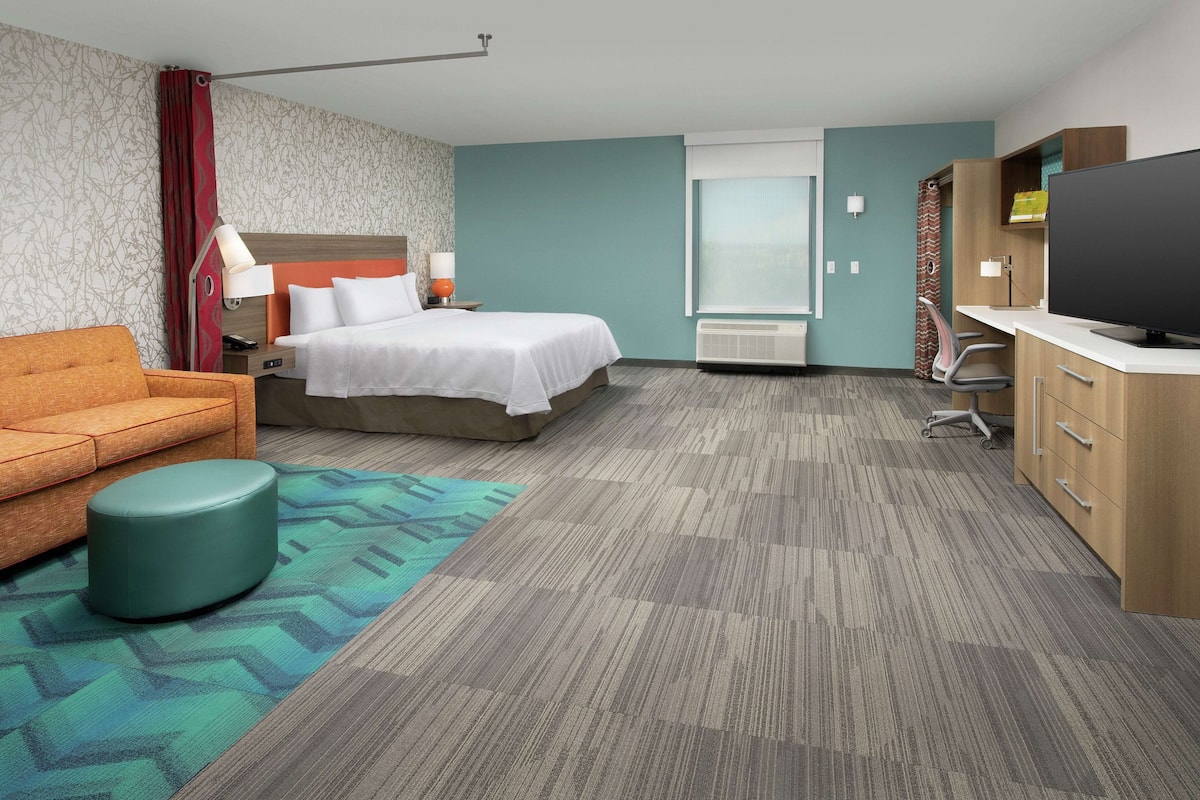Ropa de cama hipoalergénica, muebles diferentes y escritorio