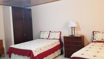 1 bedroom, laptop workspace, soundproofing, free WiFi