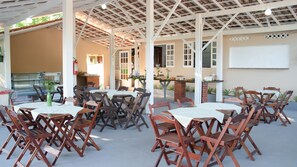 Tägliches inbegriffenes kontinentales Frühstück