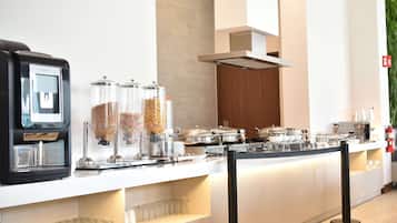 Daily cooked-to-order breakfast (USD 25 per person)