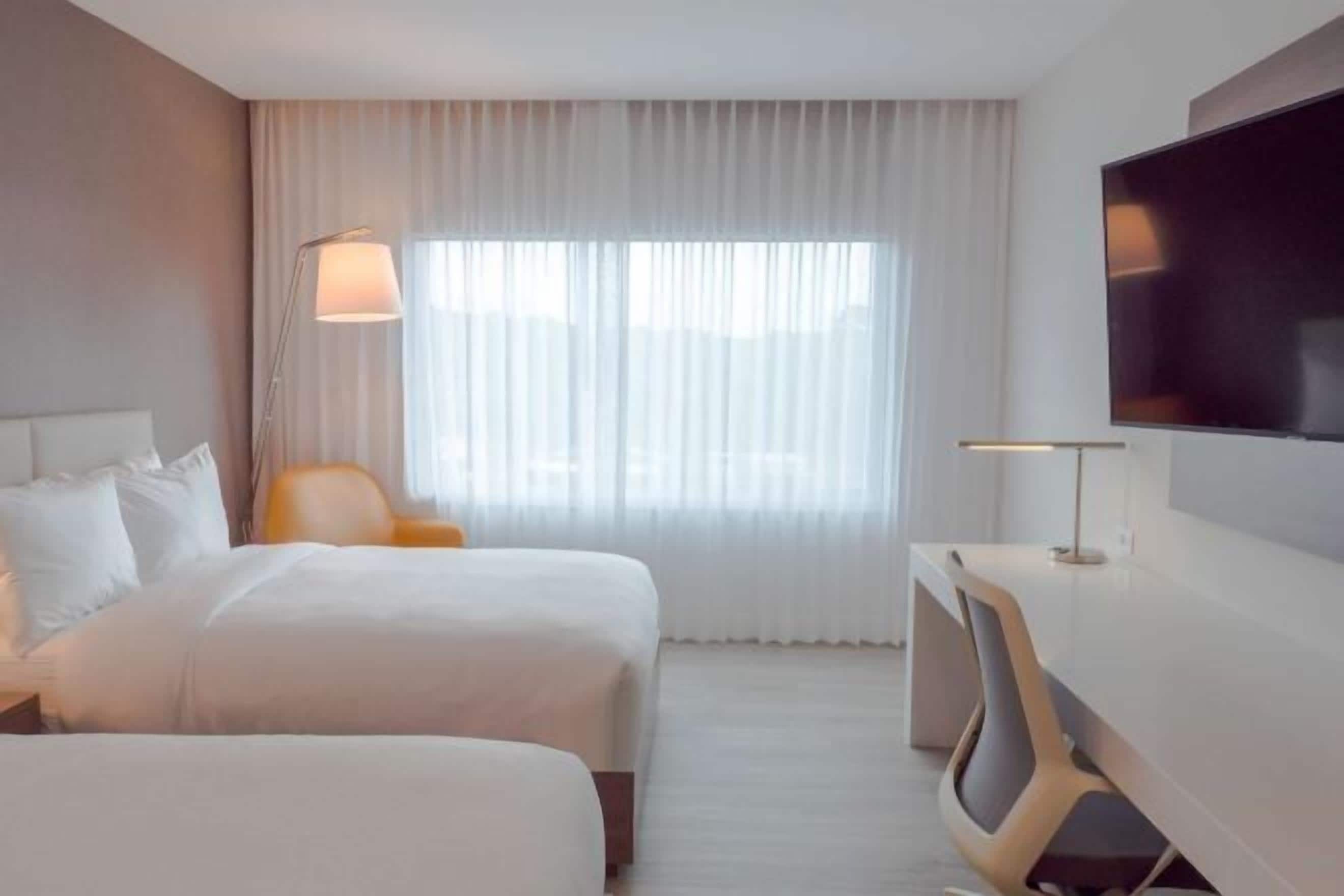 Minibar, coffres-forts dans les chambres, décoration personnalisée