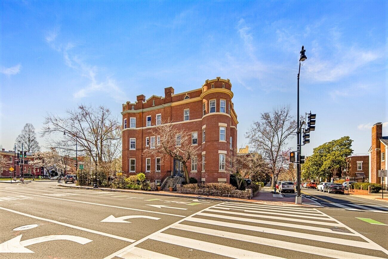 Grand Corner Home 3 blocks to Capitol Vet Owned - Parking - Overlooks Park