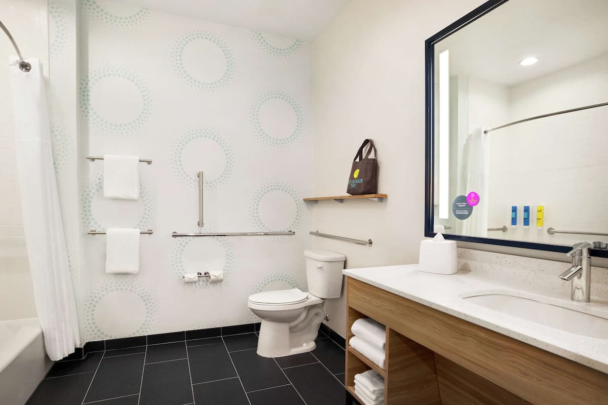 shower, free toiletries, hair dryer, towels