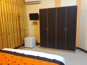 Deluxe Double Room | Hypo-allergenic bedding, memory foam beds, individually decorated