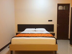 Deluxe Double Room | Hypo-allergenic bedding, memory-foam beds, individually decorated - Sunbreak View (Magoodhoo)