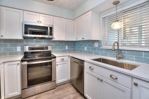 Fridge, oven, stovetop, dishwasher
