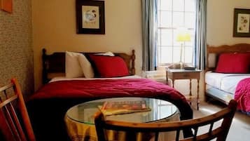 Room # 15 - Deluxe Family Room ( 1 Queen Bed & 1 Double Bed) | In-room dining