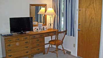 Room # 15 - Deluxe Family Room ( 1 Queen Bed & 1 Double Bed) | Living area | TV