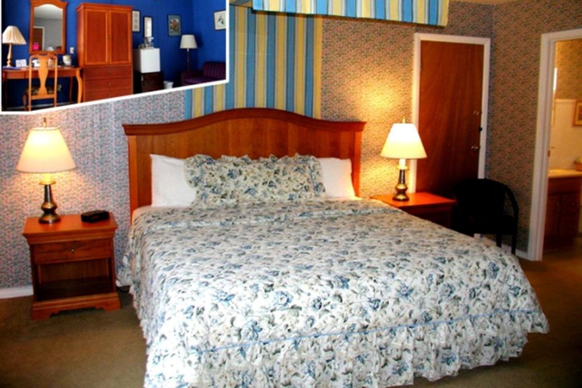 Deluxe-huone | Kannettavalle tietokoneelle sopiva työtila, silitysrauta/-lauta