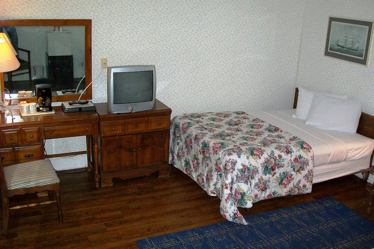 Room | Individually decorated, individually furnished, laptop workspace