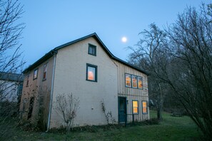 特色村舍 | 防过敏的被褥、特色装修、特色家居、办公桌
