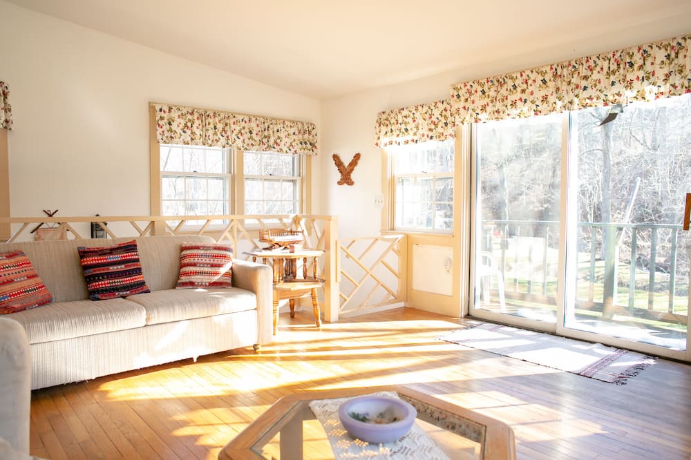 The Anderson Cottage Bed & Breakfast - McClung, VA