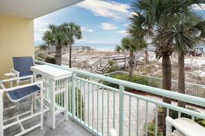 Property grounds - Pelican Isle 101 Large end unit Gulf Front condo (Fort Walton Beach)