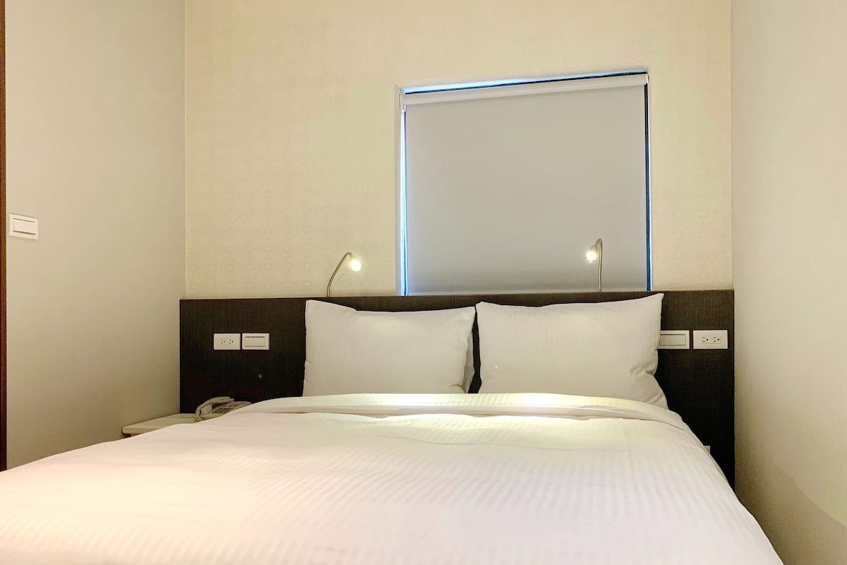 Standard Double Room - No Elevator | 1 bedroom, desk, free WiFi, bed sheets