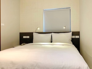 Standard Double Room - No Elevator | 1 bedroom, desk, free WiFi, bed sheets - Teeya Apartment (Taipei)